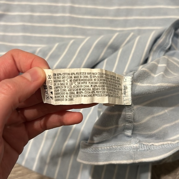 👕3/$15 👕 Forever 21 Men’s Distressed Striped T-Shirt - Picture 4 of 4